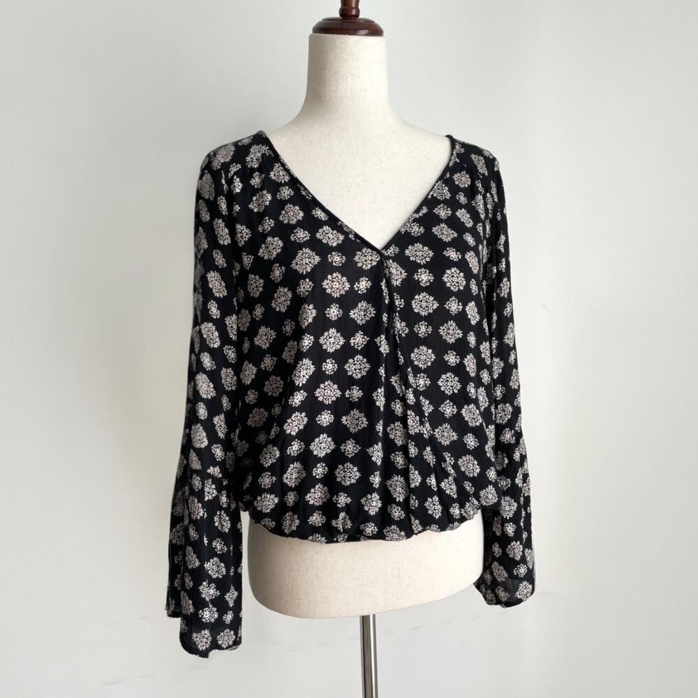 American Eagle Floral Bell Sleeve Top Womens M Black Whimsigoth Boho Hippie